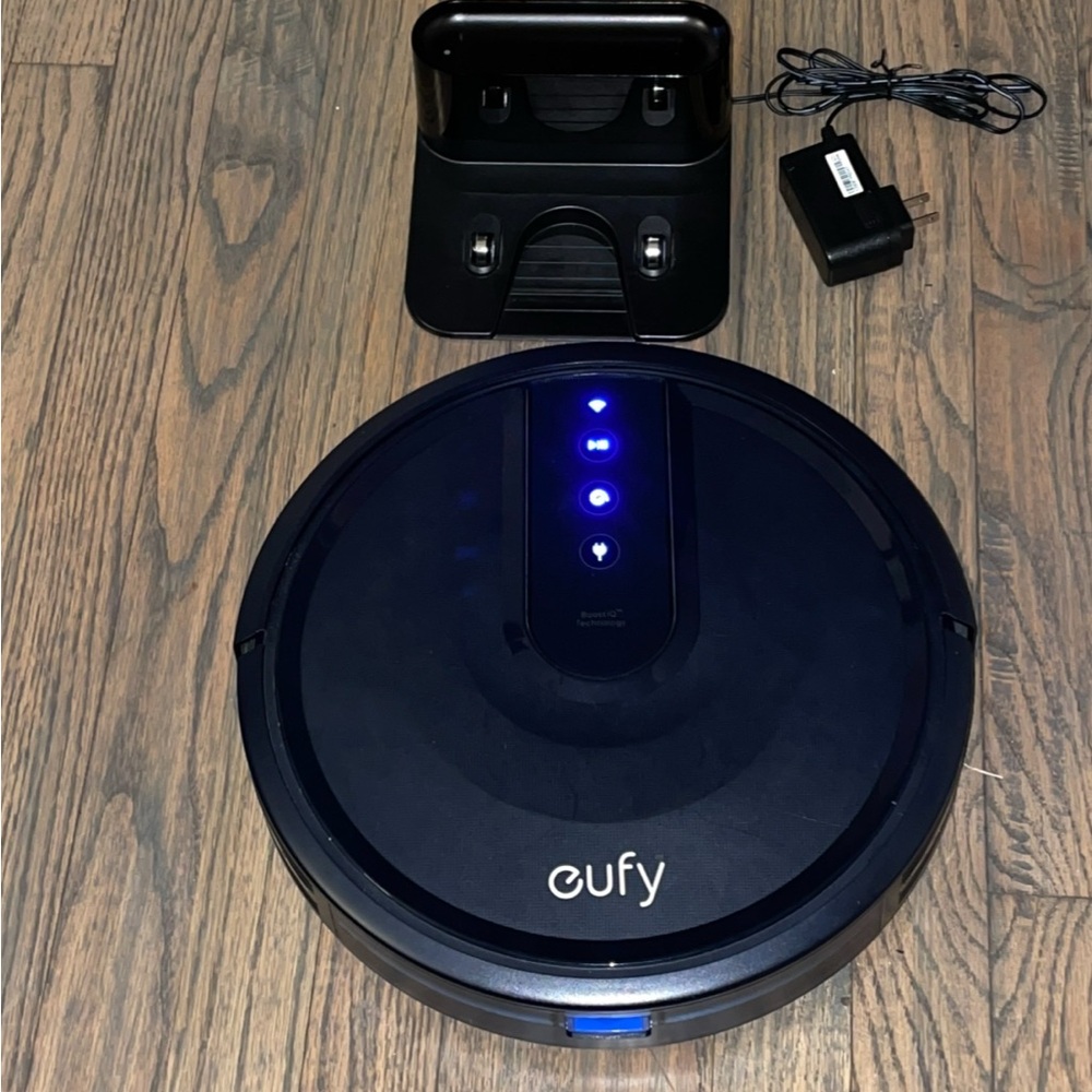 Eufy Robotic Vacuum Cleaner in Black